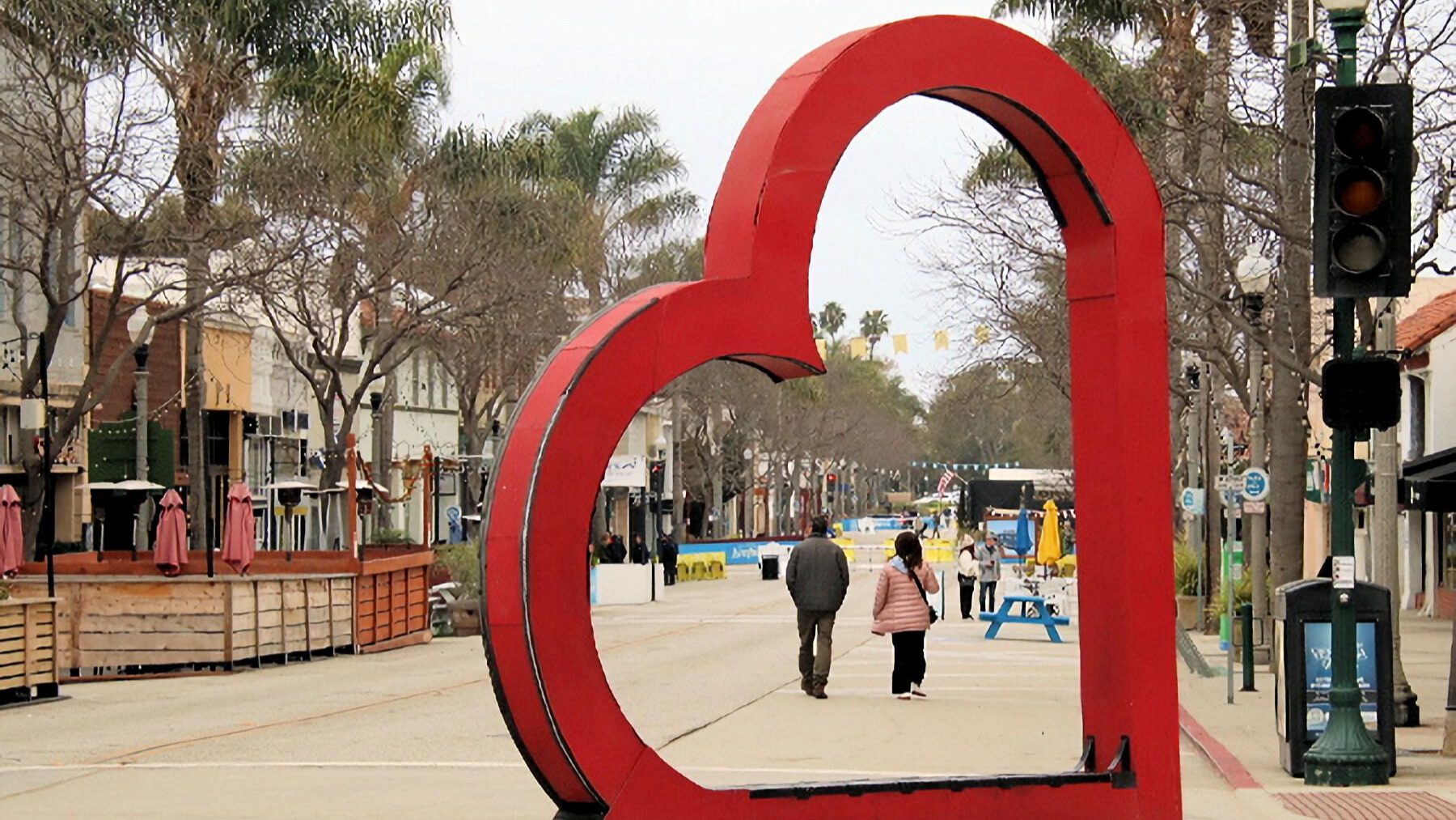 Main street Ventura with sculpture of heart