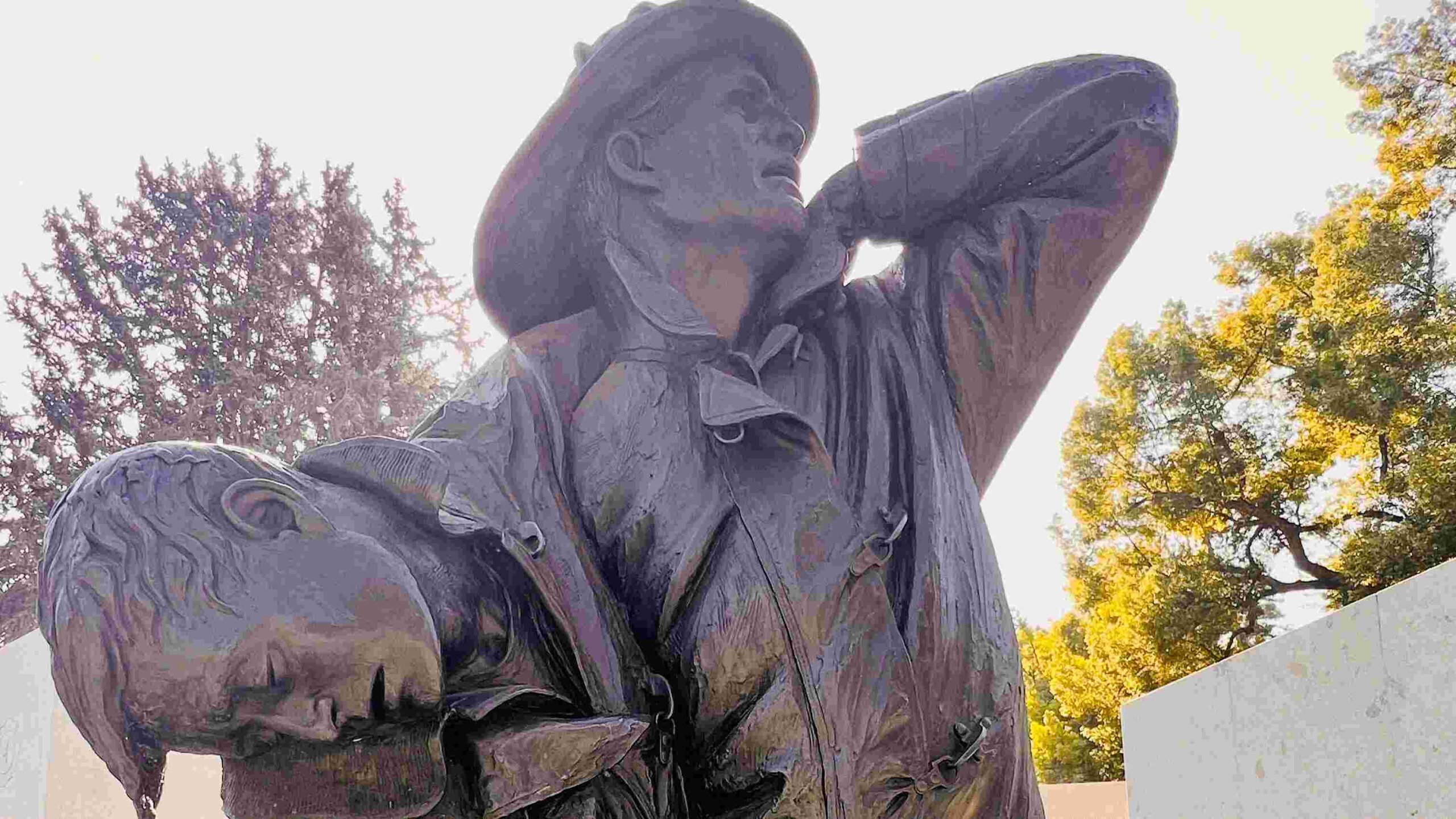 memorial statue